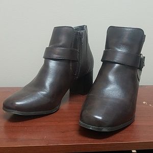 Women's brown boots